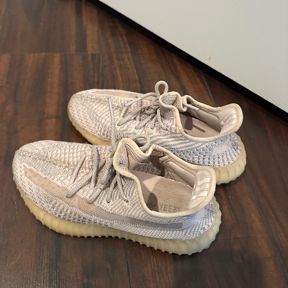 Authentic Adidas Yeezy Boost 350 V2 Static Size uk 5.5 fit like us w7 7.5